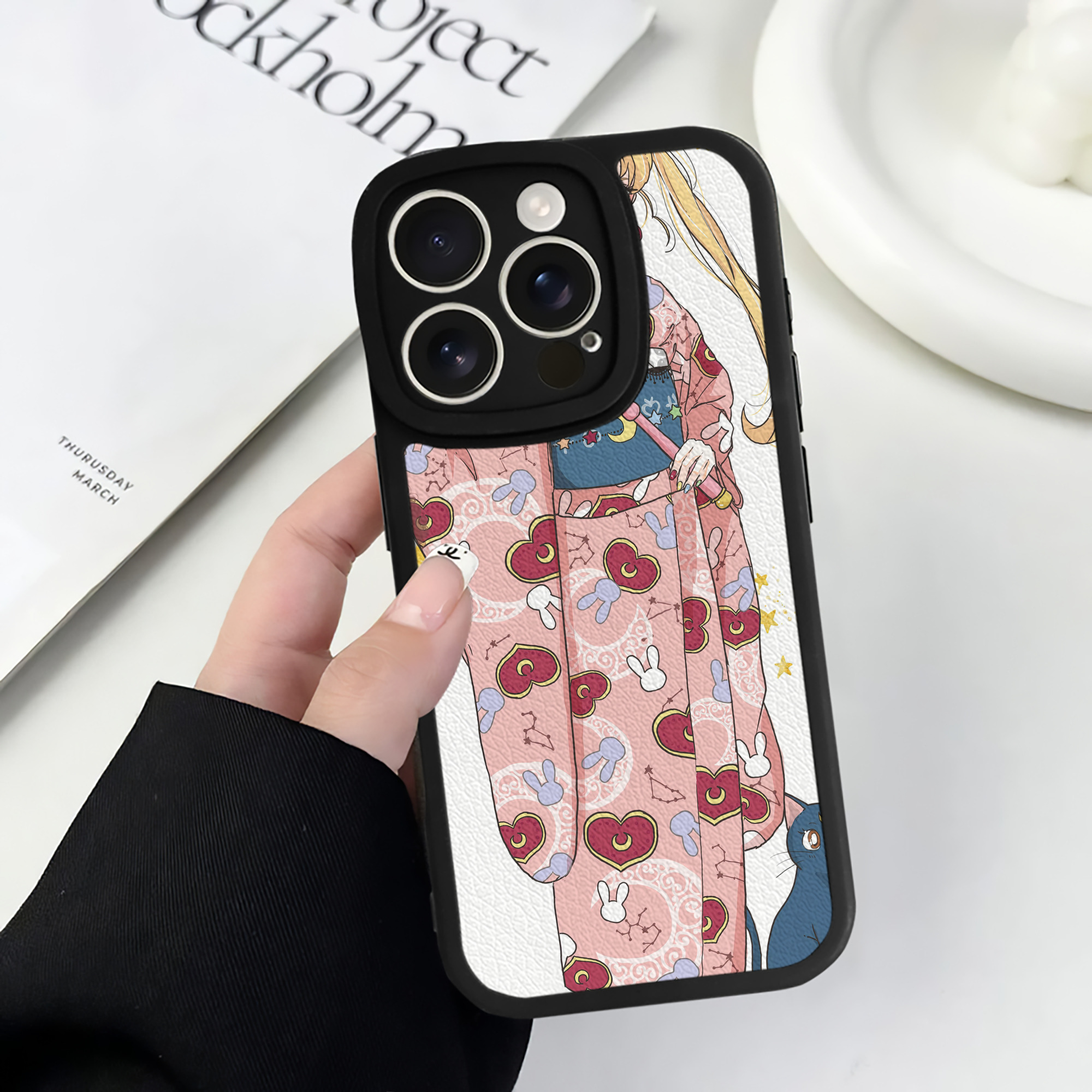 （画像用） 美少女戦士セーラームーン Sailor Moon 【iPhone 16シリーズ対応】シリコンスマホケース（レザー調） 材質：シリコン